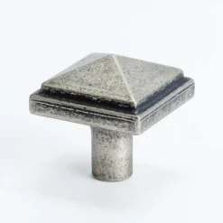 Berenson Rhapsody Knob