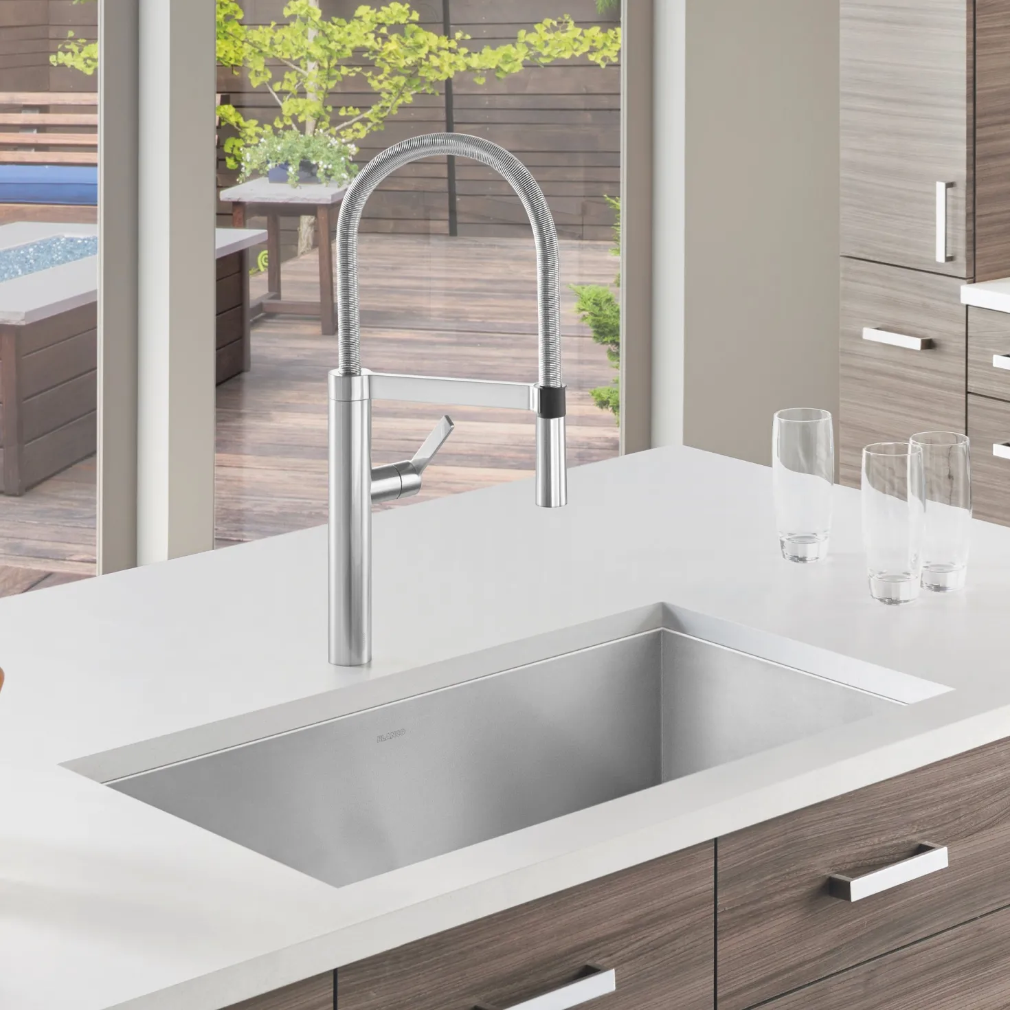 BLANCO 32" Quatrus Zero Radius Super Single Bowl Kitchen Sink