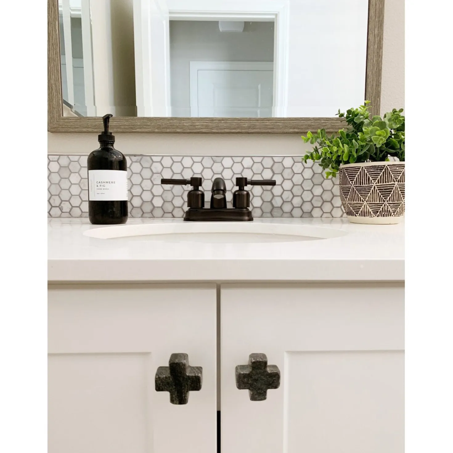 Kingston Brass Concord 4-Inch Centerset 3-Hole Bathroom Faucet with Retail Pop-Up