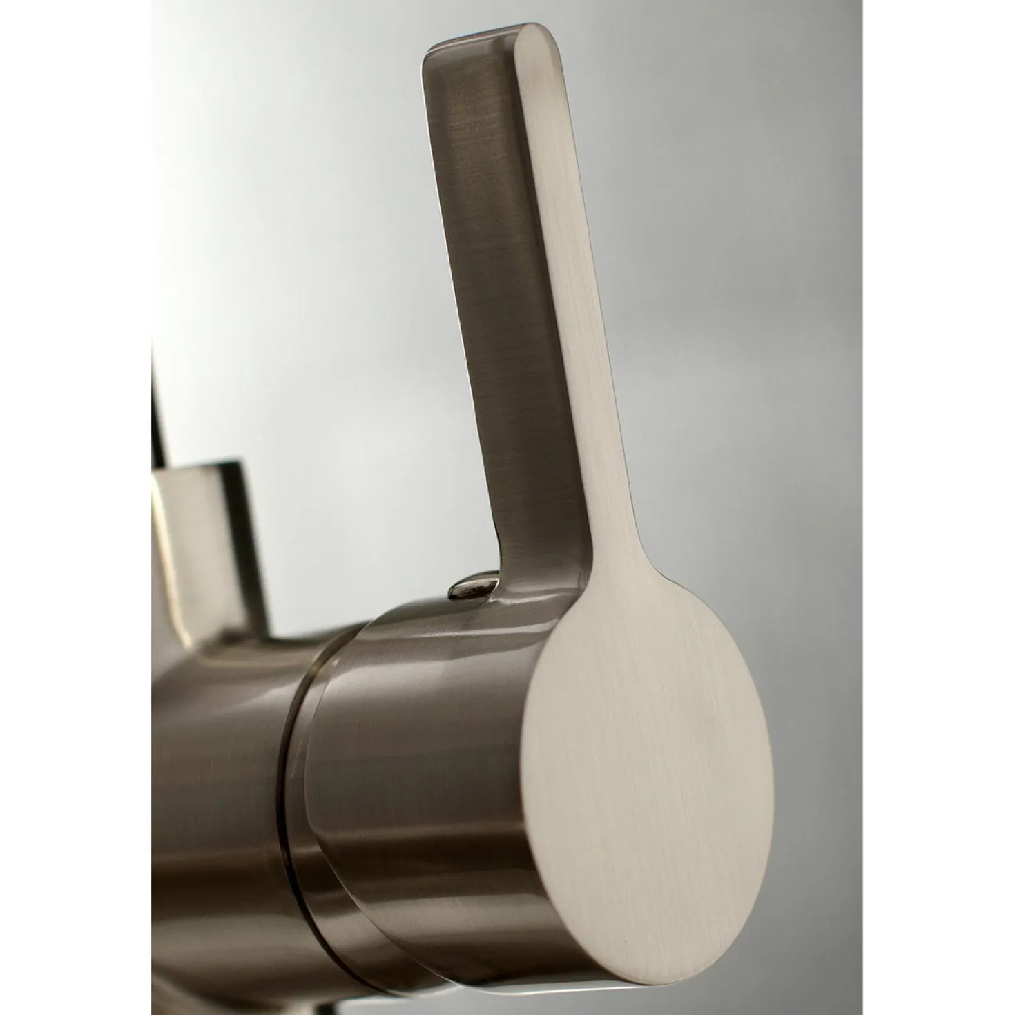Kingston Brass Continental Gourmetier Single-Handle Pull-Down Kitchen Faucet