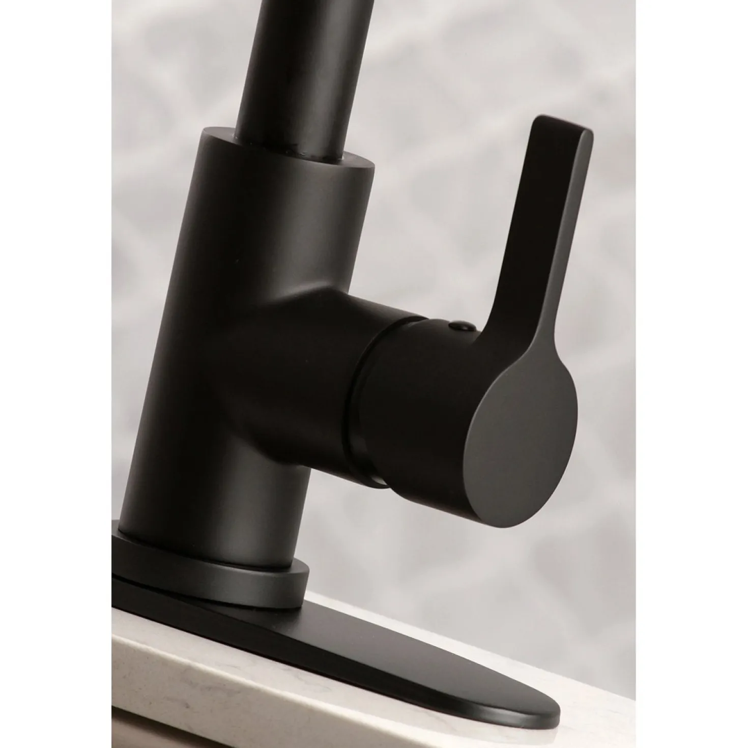 Kingston Brass Continental Gourmetier Single-Handle Pull-Down Kitchen Faucet