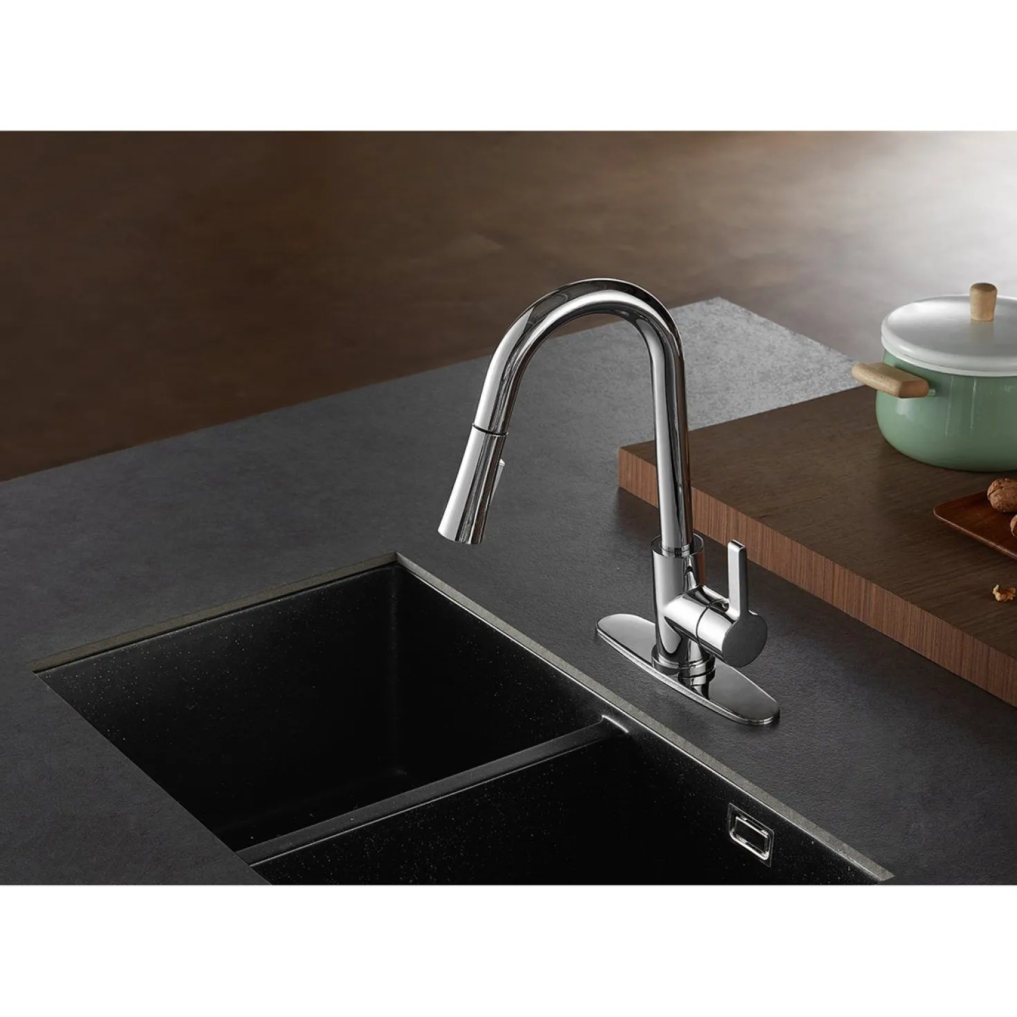 Kingston Brass Continental Gourmetier Single-Handle Pull-Down Kitchen Faucet