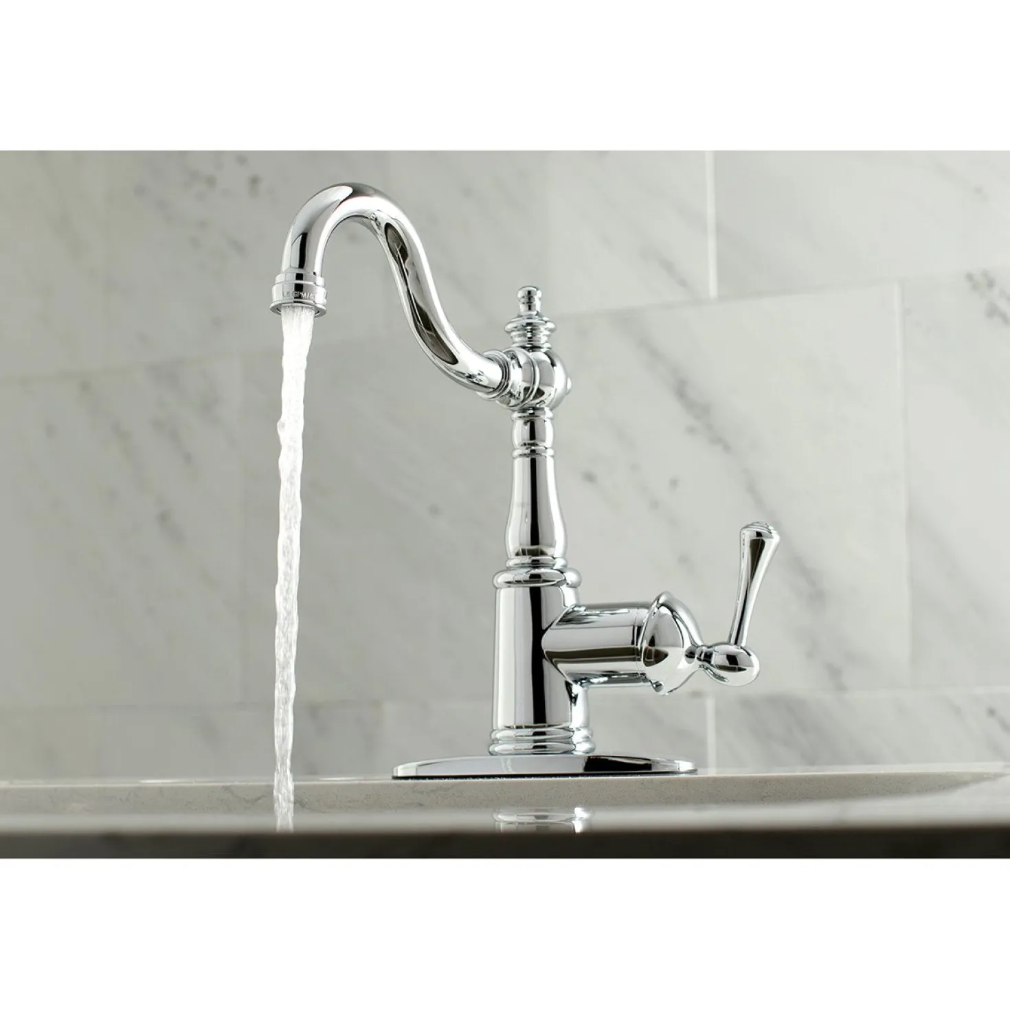 Kingston Brass English Vintage Fauceture Single-Handle 4-Inch Centerset Bathroom Faucet