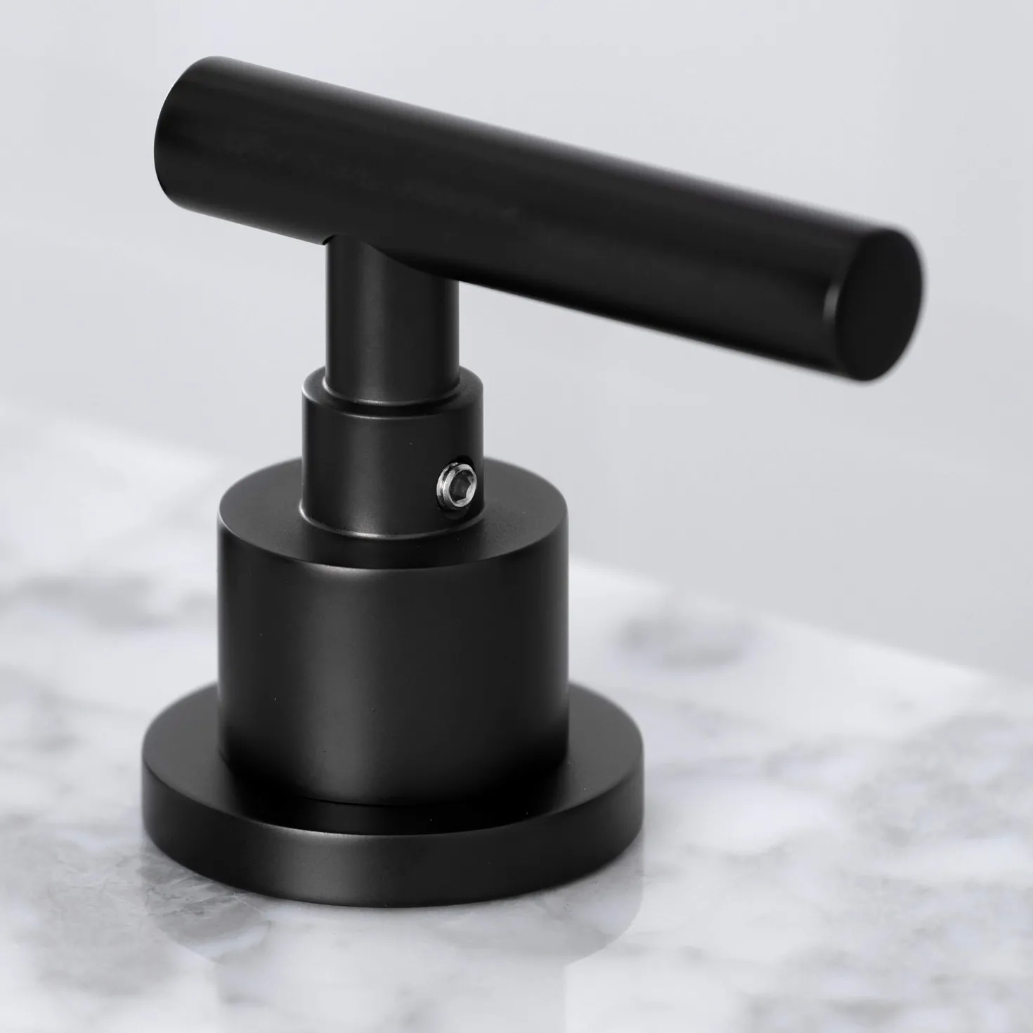 Kingston Brass FSC892XCML-P Manhattan Widespread Bathroom Faucet with Brass Pop-Up