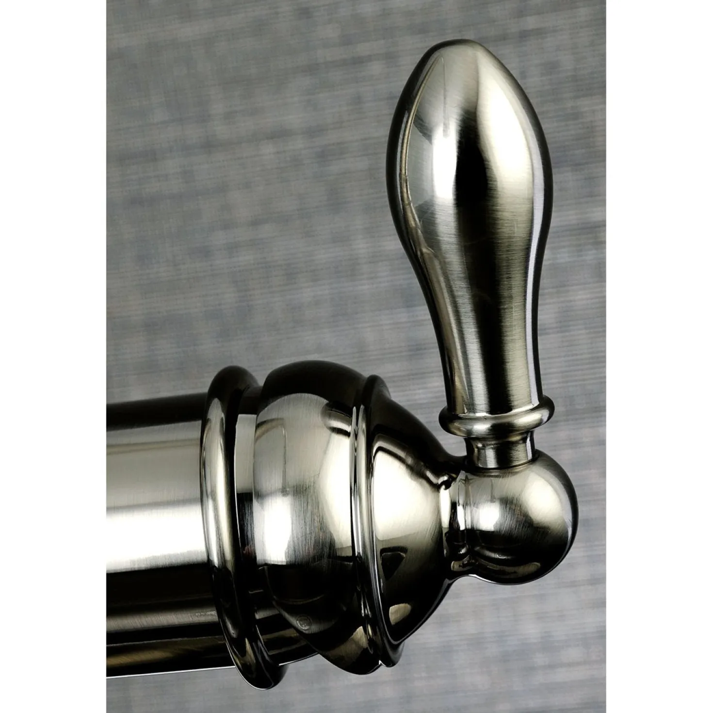Kingston Brass Gourmetier American Classic Single-Handle Pull-Down Sprayer Kitchen Faucet