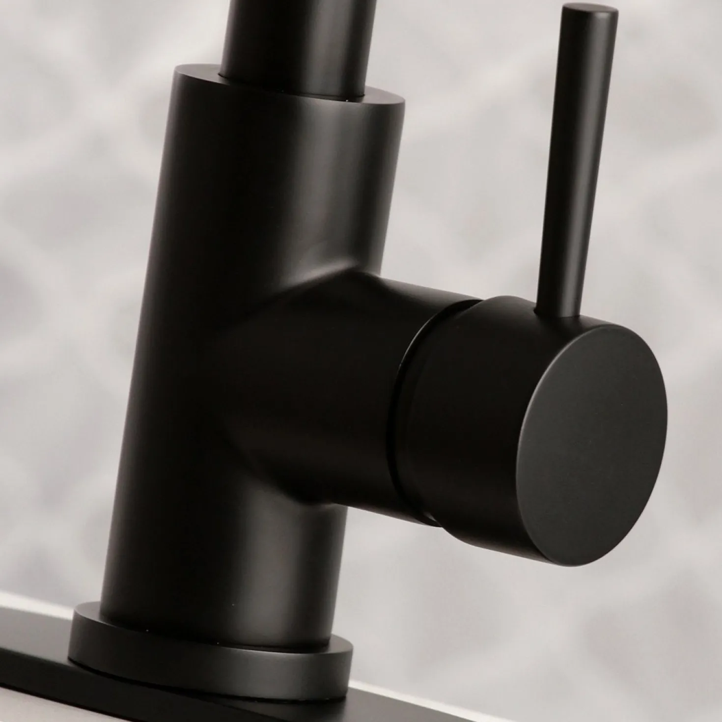 Kingston Brass Gourmetier Concord Single-Handle Kitchen Faucet with Pull-Down Sprayer