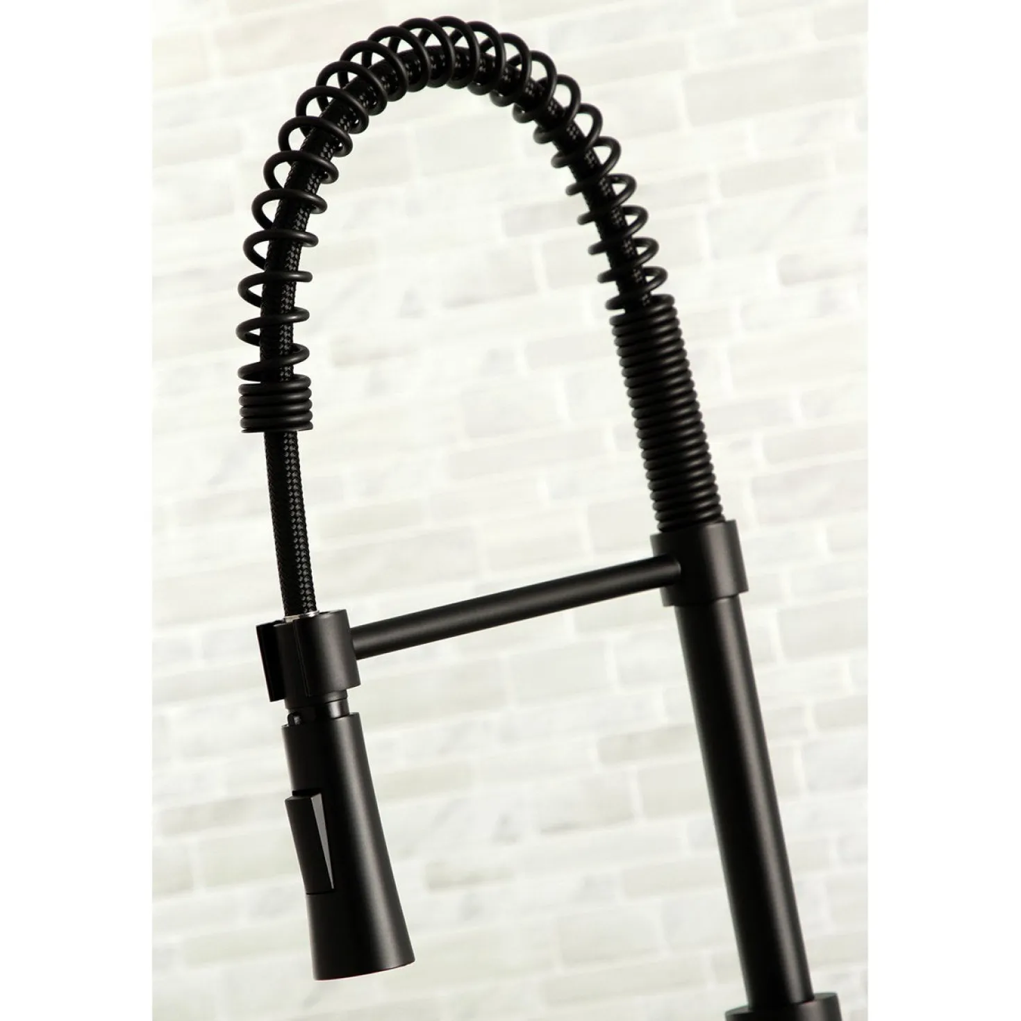 Kingston Brass Gourmetier Continental Single-Handle Pull-Down Kitchen Faucet