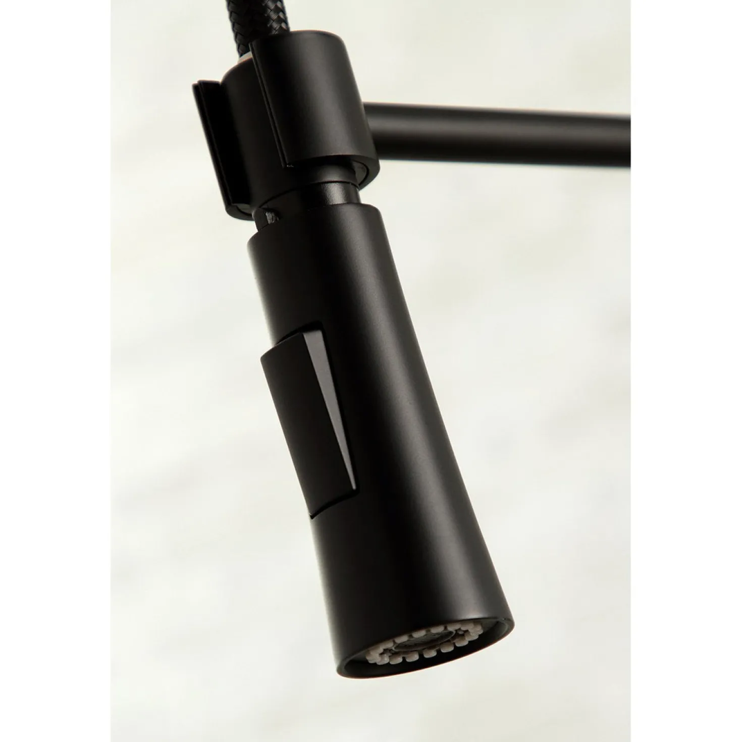 Kingston Brass Gourmetier Continental Single-Handle Pull-Down Kitchen Faucet