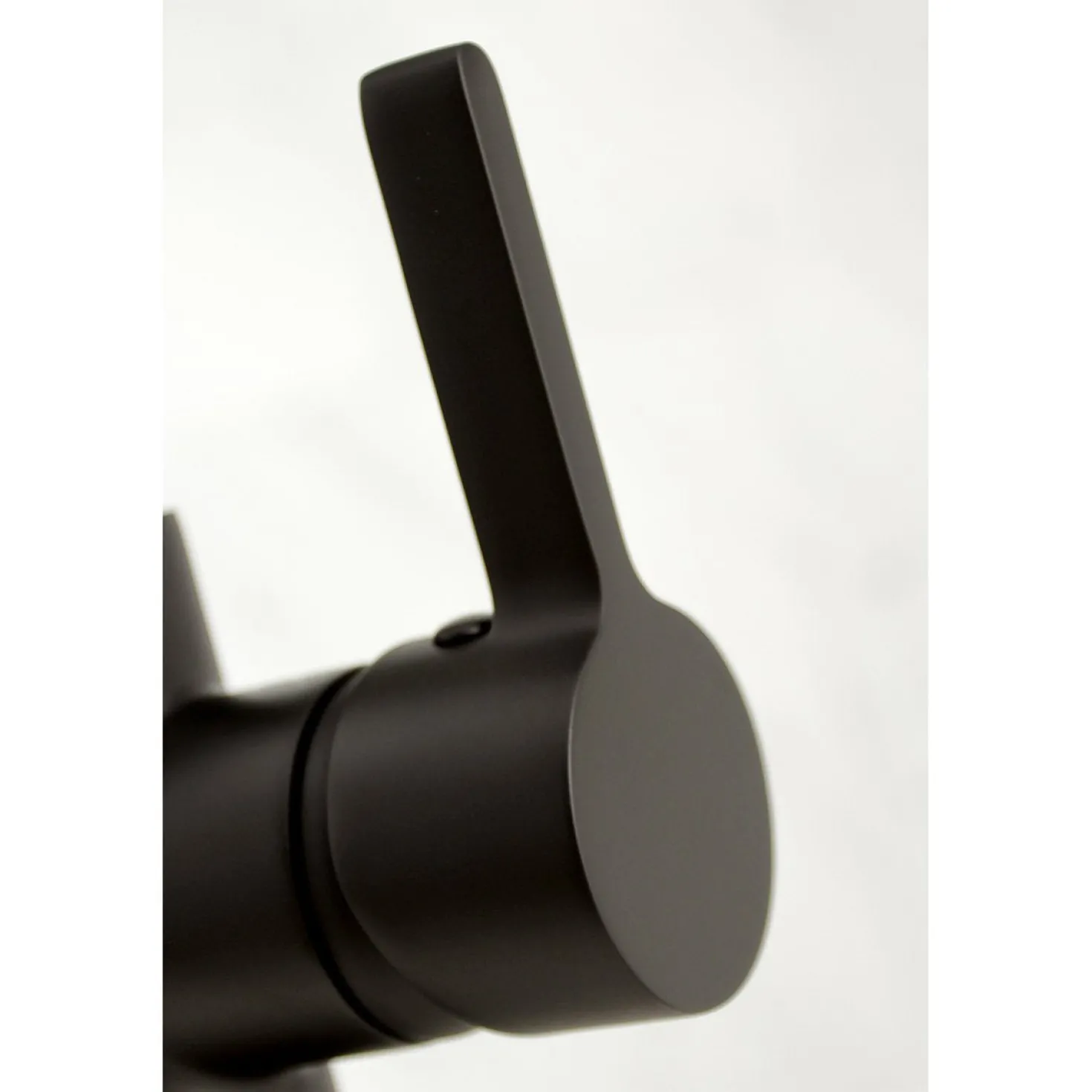 Kingston Brass Gourmetier Continental Single-Handle Pull-Down Kitchen Faucet
