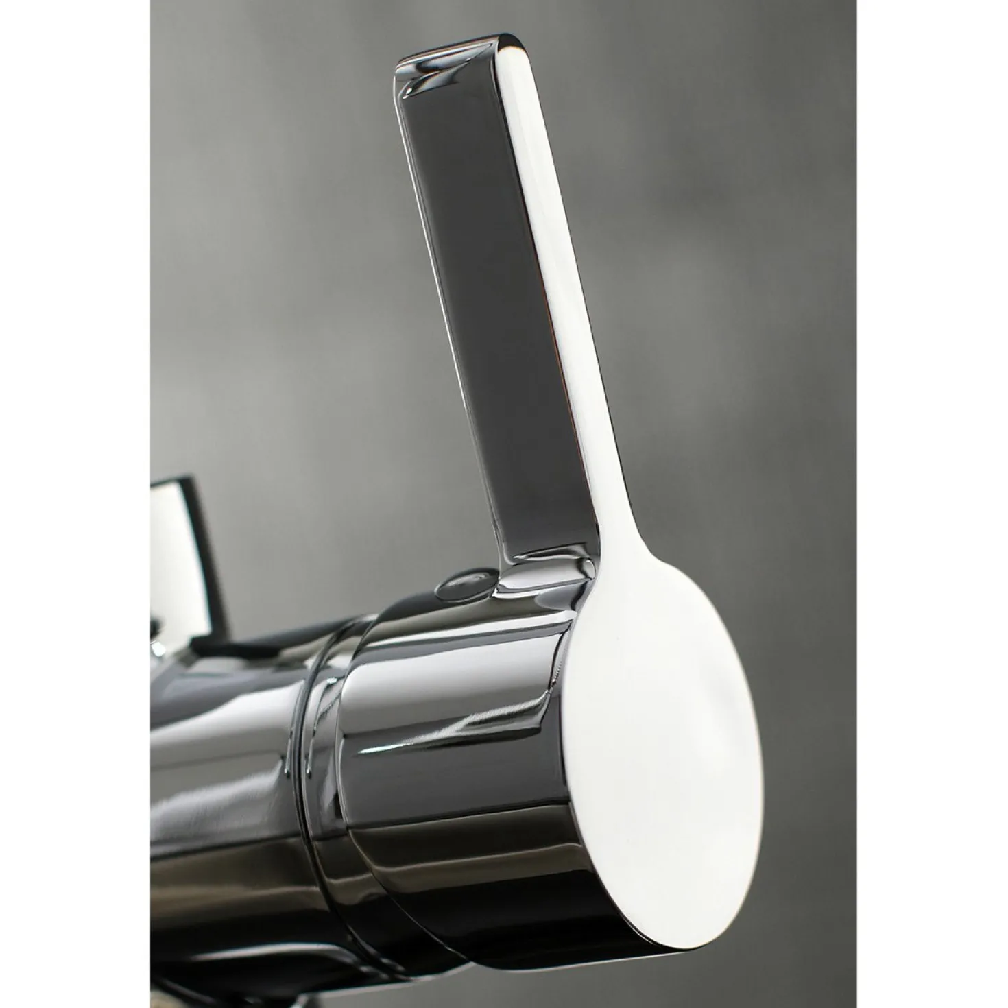 Kingston Brass Gourmetier Continental Single-Handle Pull-Down Kitchen Faucet