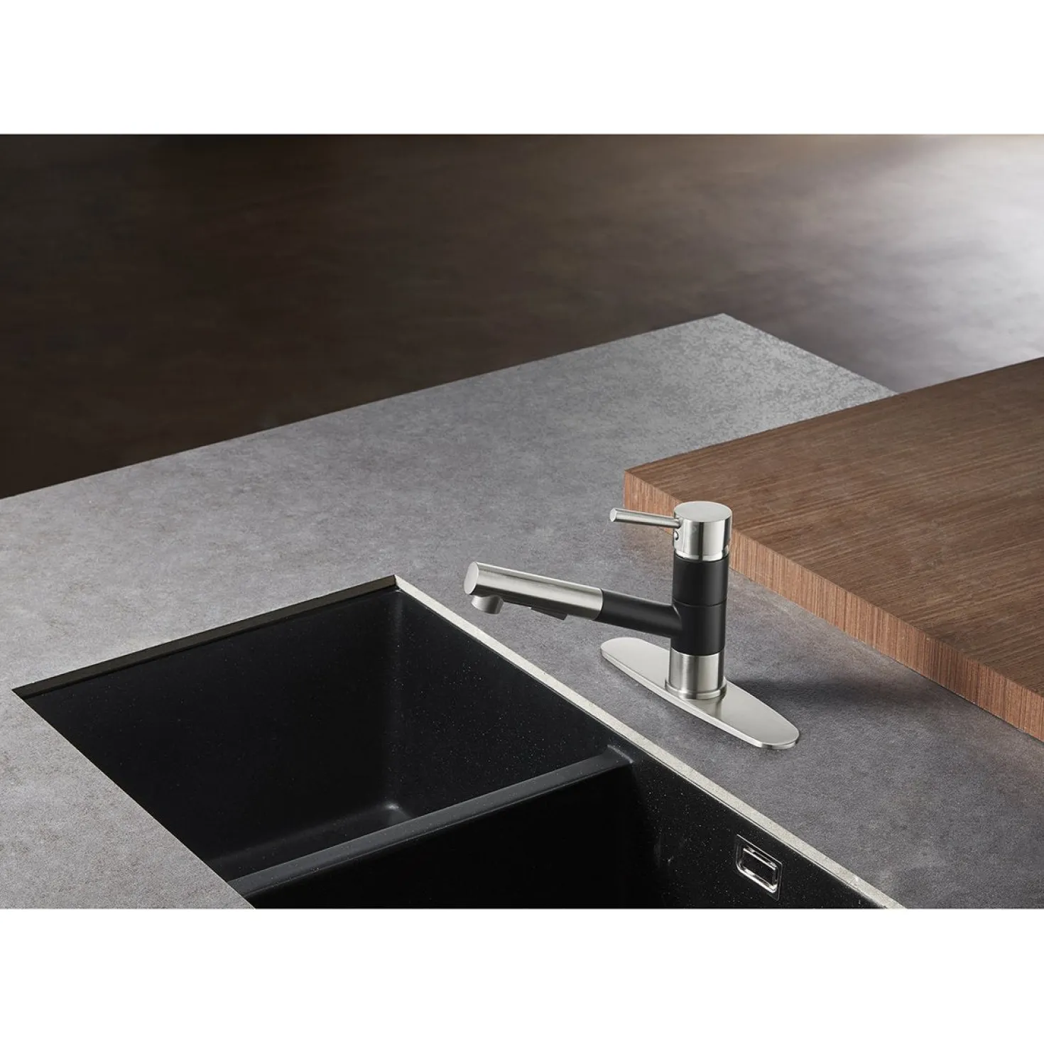 Kingston Brass Gourmetier Concord Single-Handle Pull-Out Kitchen Faucet