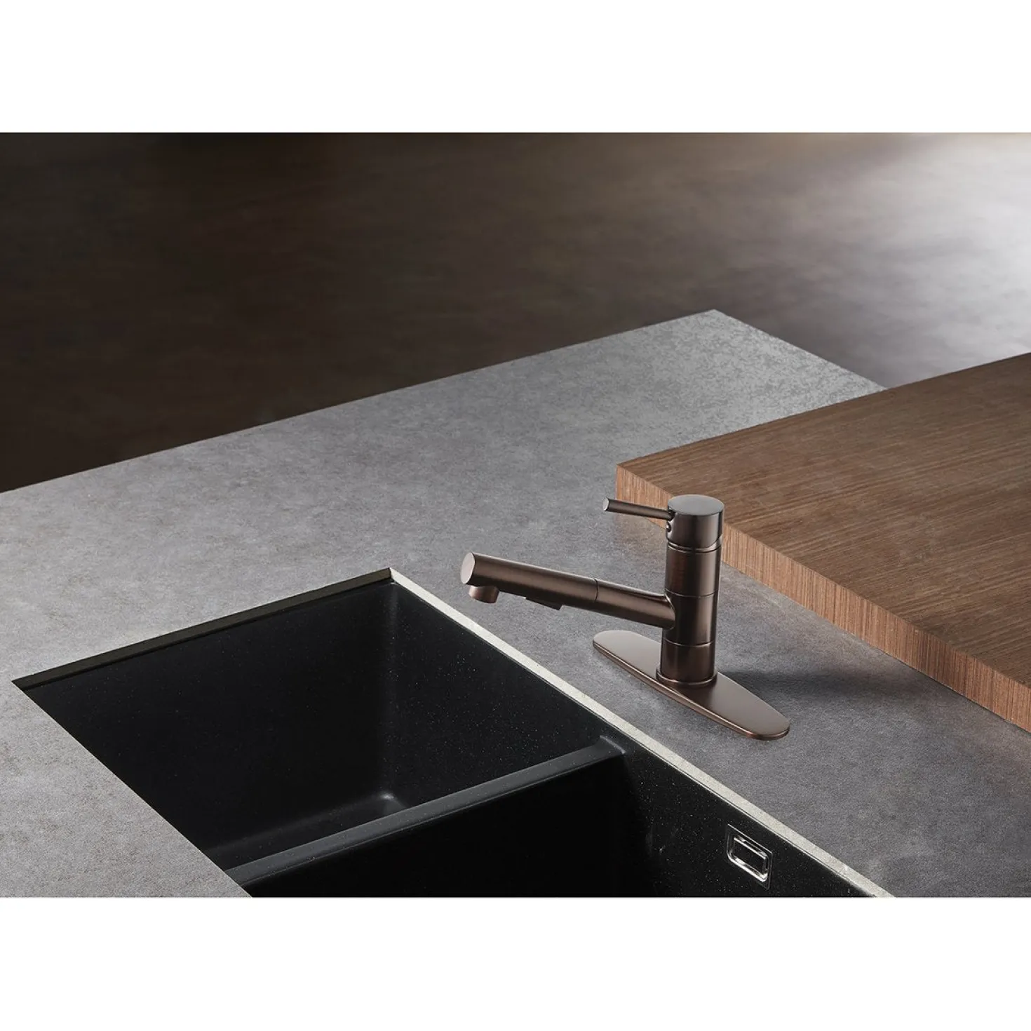 Kingston Brass Gourmetier Concord Single-Handle Pull-Out Kitchen Faucet