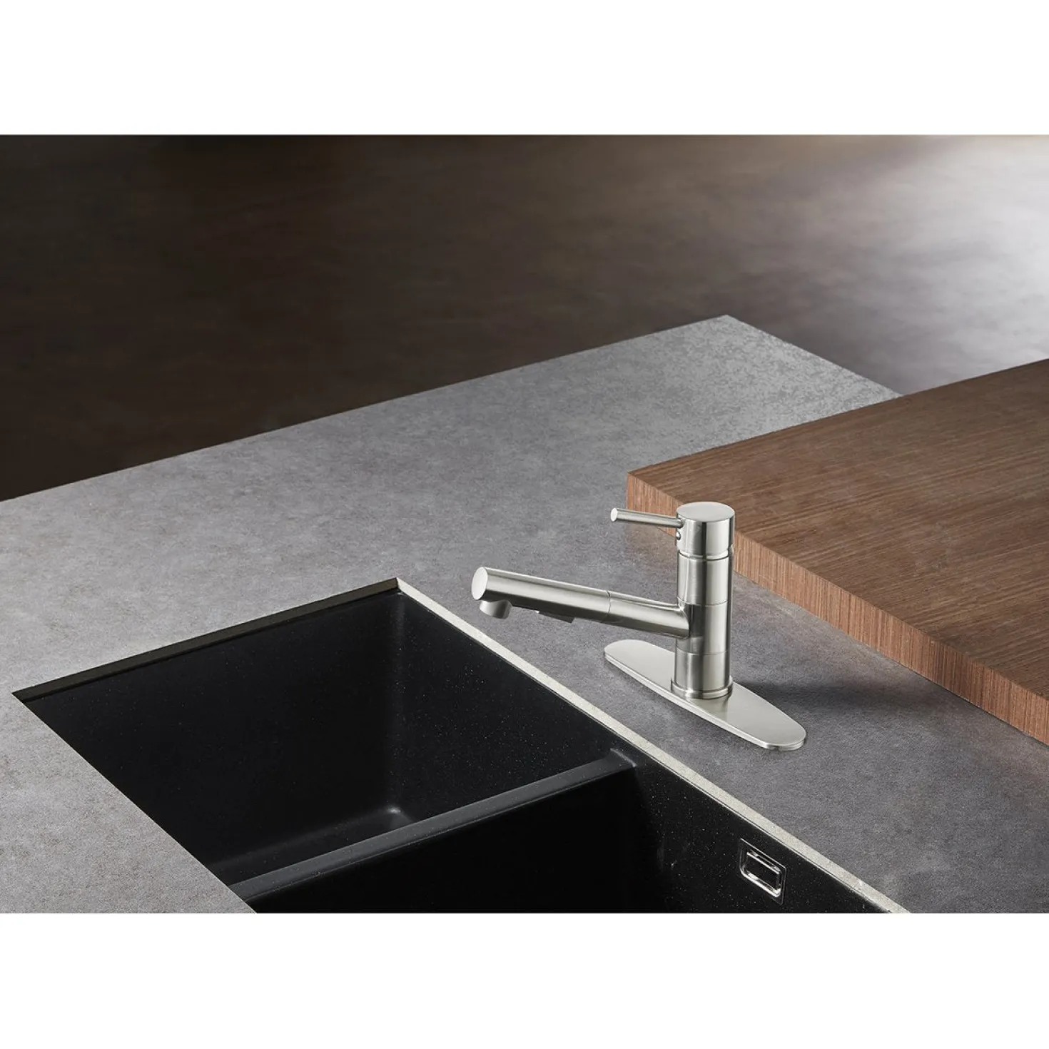 Kingston Brass Gourmetier Concord Single-Handle Pull-Out Kitchen Faucet