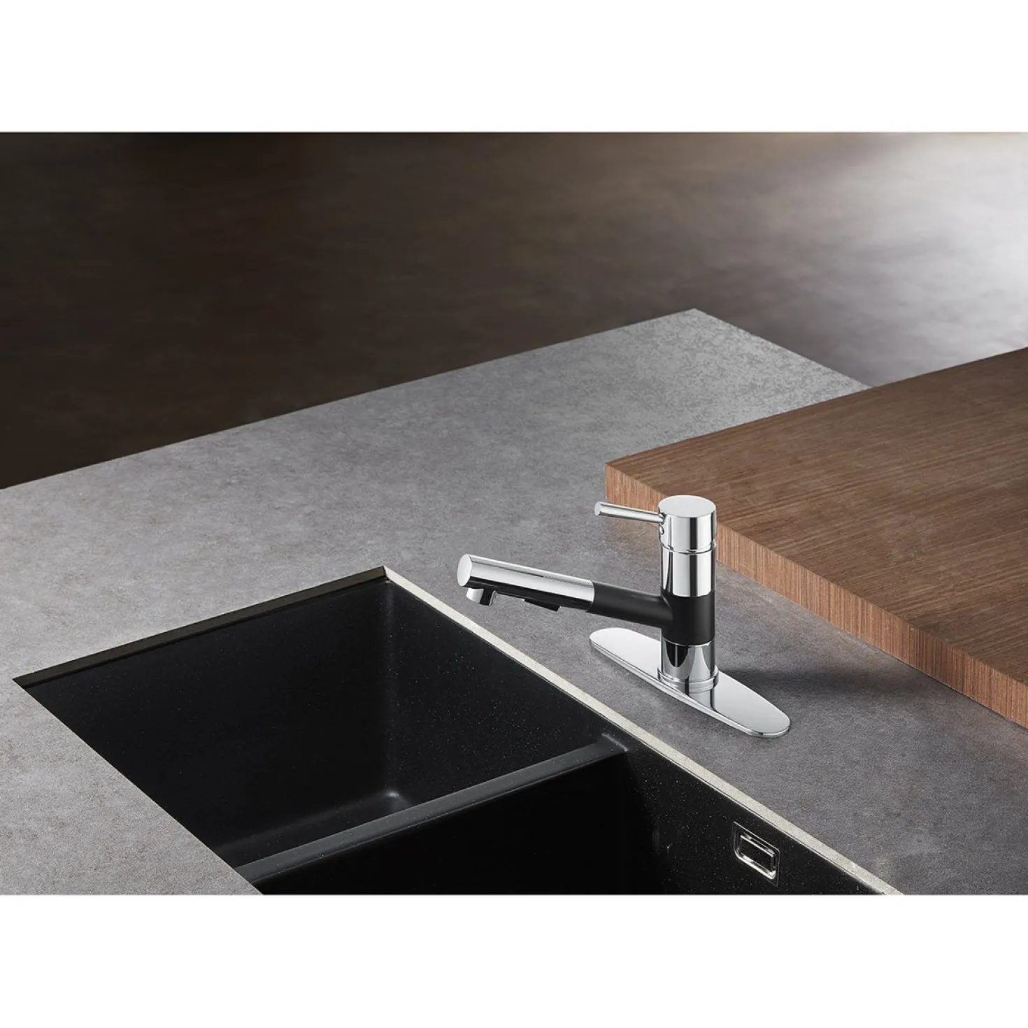 Kingston Brass Gourmetier Concord Single-Handle Pull-Out Kitchen Faucet