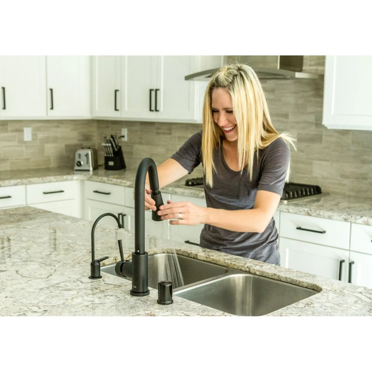 Kingston Brass Gourmetier Concord Deck Mount Single-Handle Pull-Down Kitchen Faucet