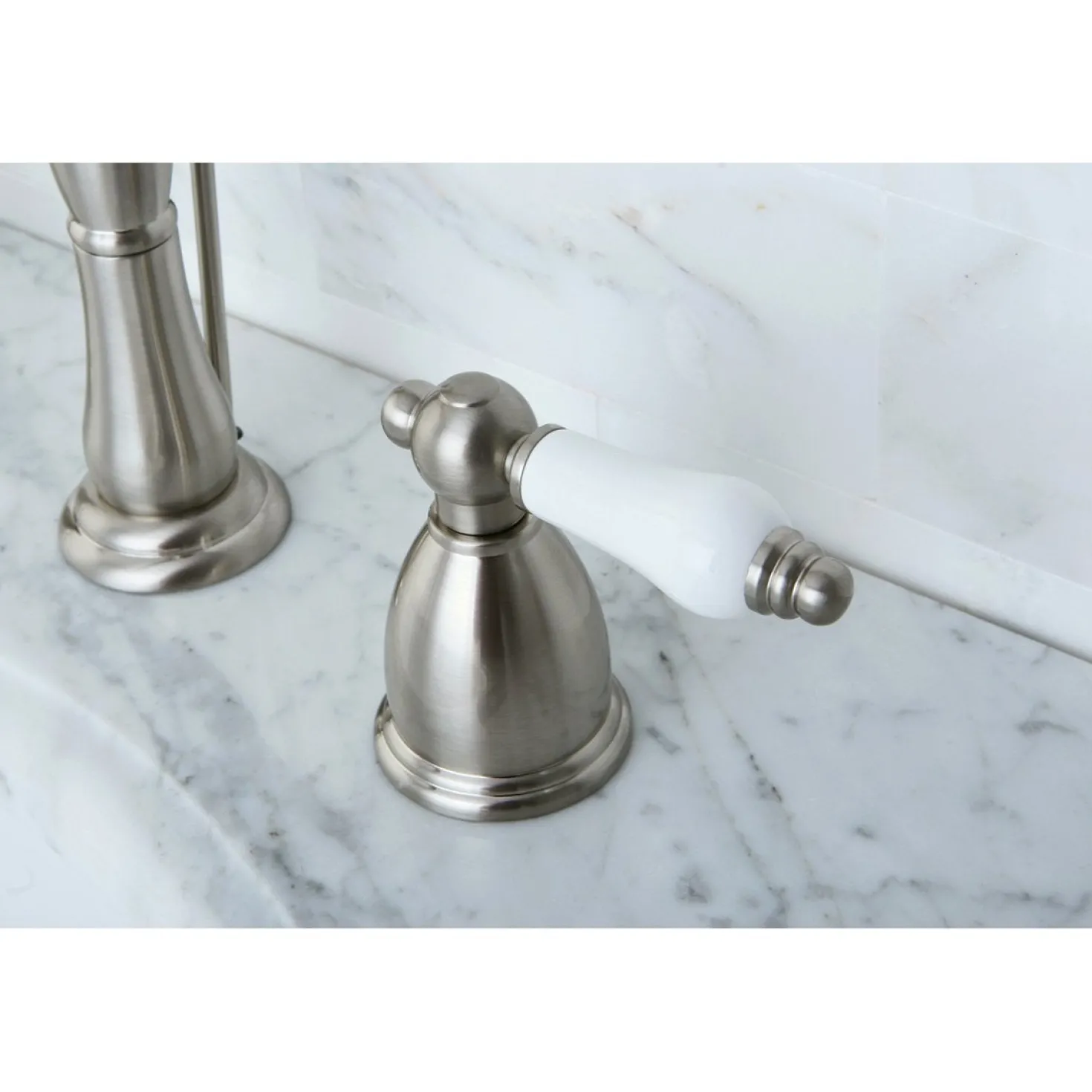 Kingston Brass Heritage 3-Hole 8-Inch Widespread Bathroom Faucet