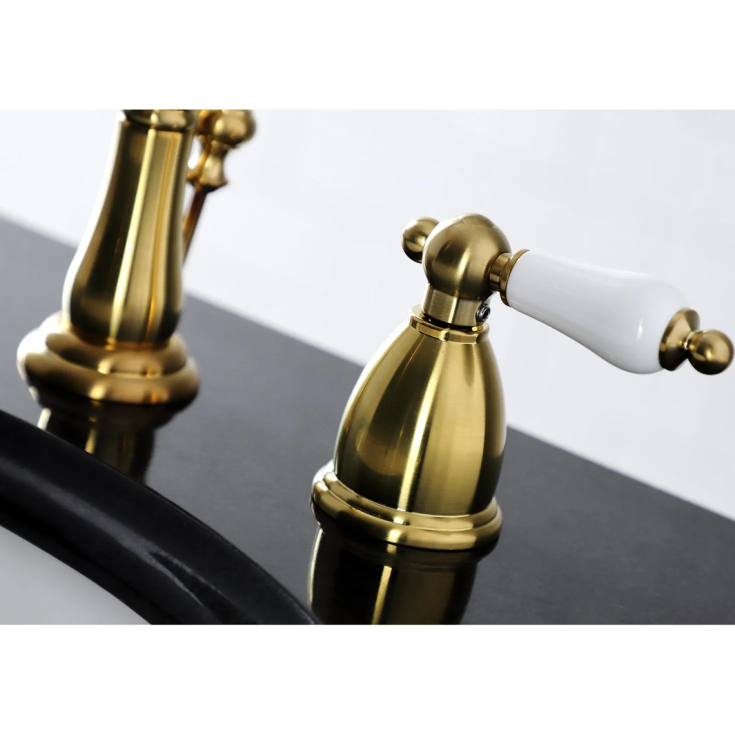 Kingston Brass Heritage 3-Hole 8-Inch Widespread Bathroom Faucet