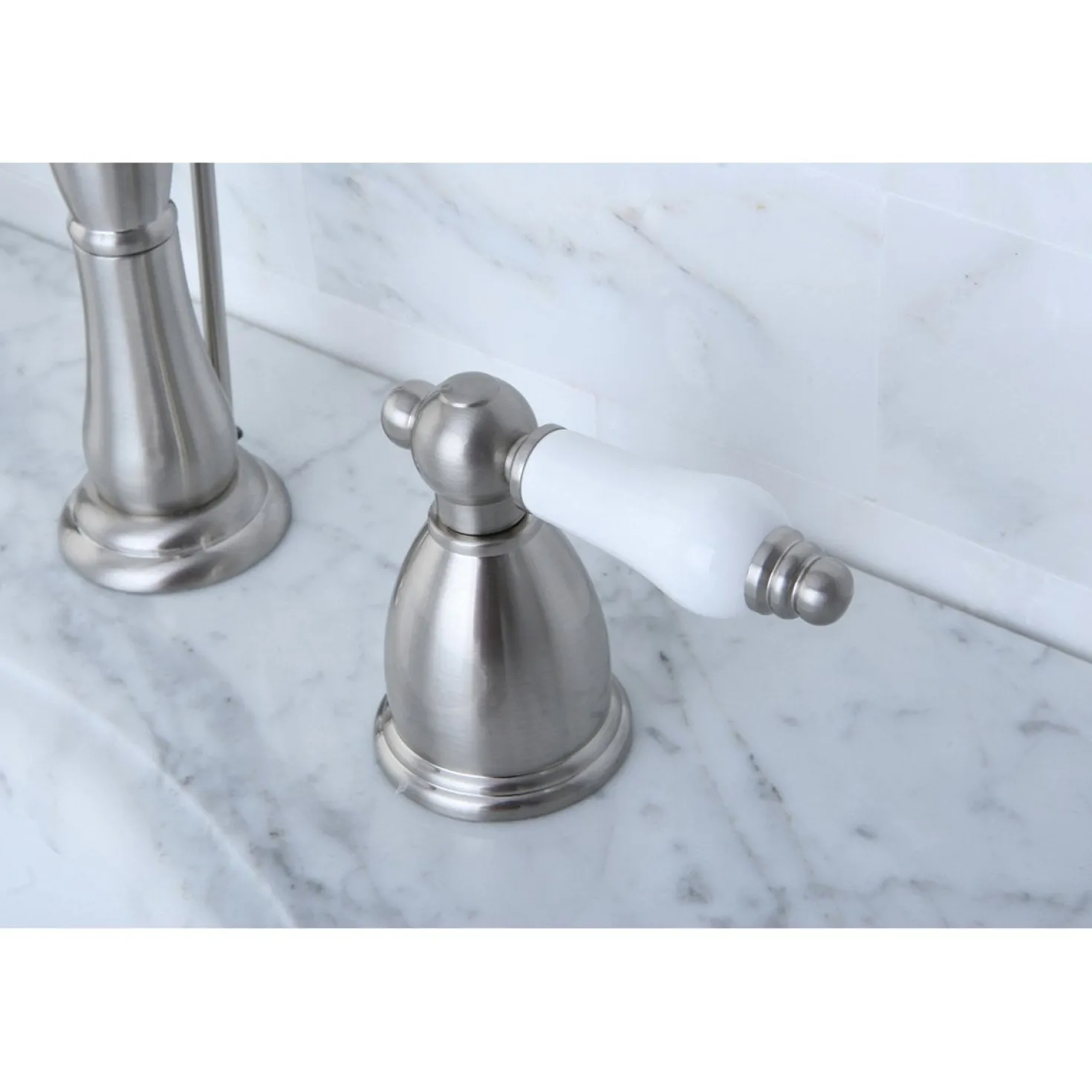 Kingston Brass Heritage 3-Hole 8-Inch Widespread Bathroom Faucet