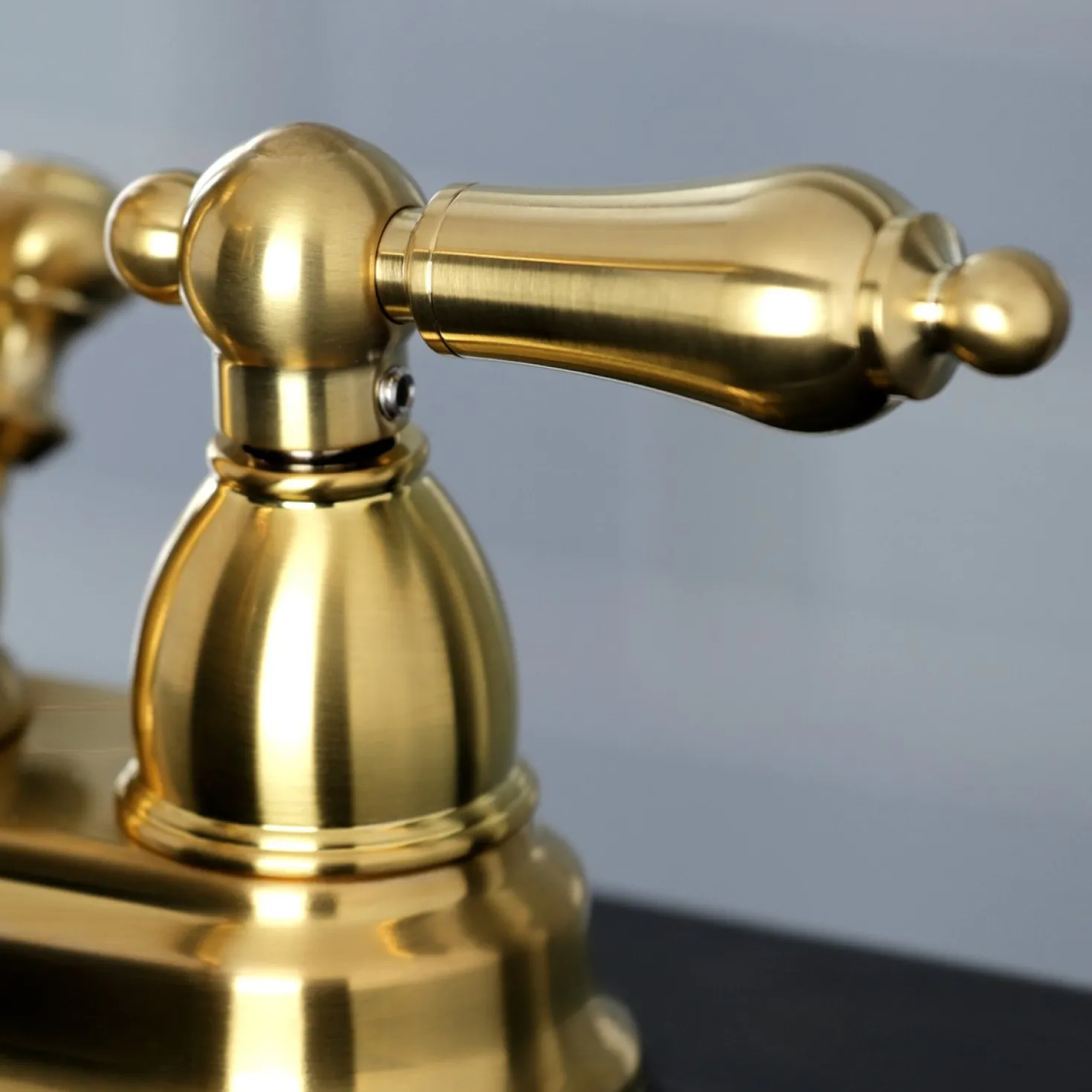 Kingston Brass Heritage 4-Inch Centerset 3-Hole Bathroom Faucet