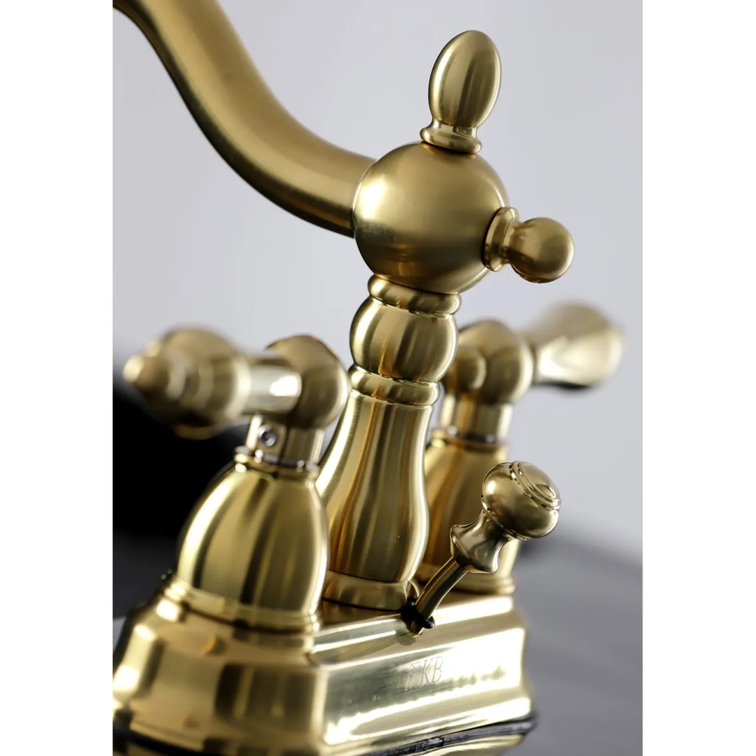 Kingston Brass Heritage 4-Inch Centerset 3-Hole Bathroom Faucet