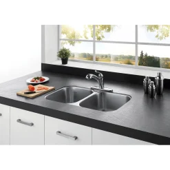 Kingston Brass Yosemite Single-Handle Pull-Out Kitchen Faucet