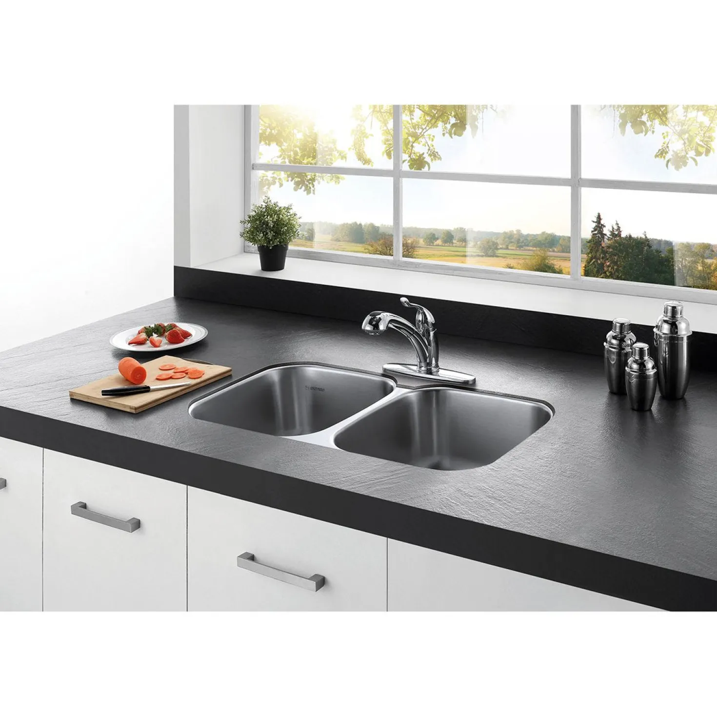 Kingston Brass Yosemite Single-Handle Pull-Out Kitchen Faucet