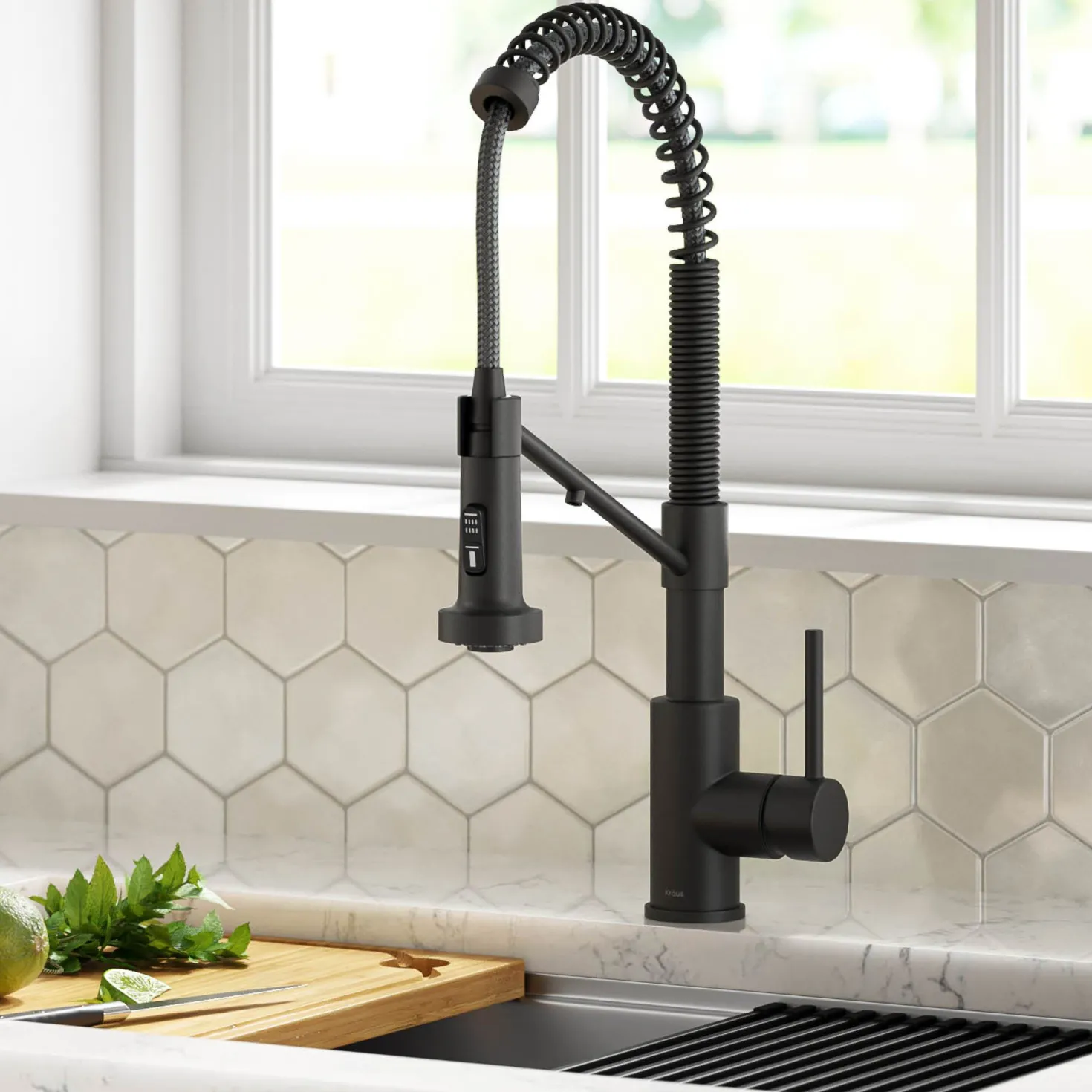KRAUS Single Handle Kitchen Faucet with Integrated Dispenser for Water Filtration in Matte Black