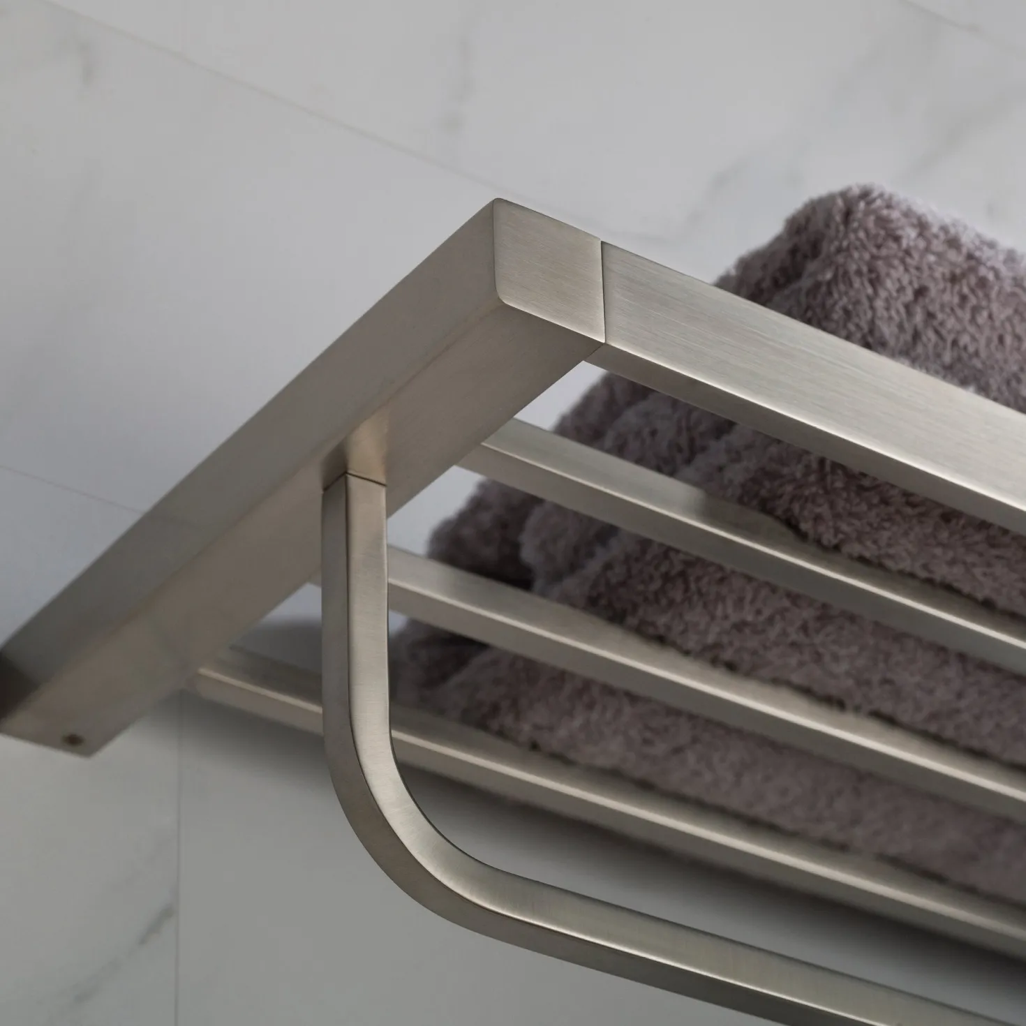 KRAUS Stelios Bathroom Shelf with Towel Bar