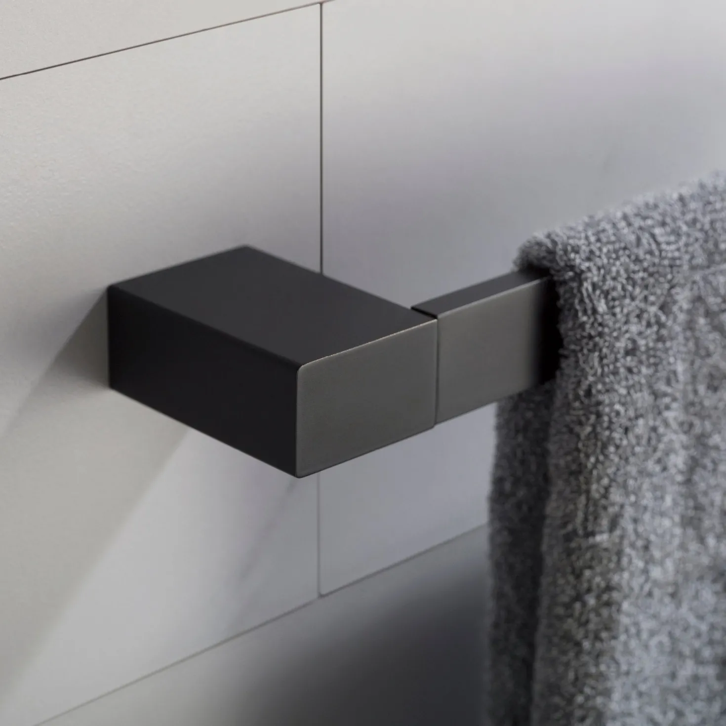 KRAUS Stelios 24-inch Bathroom Towel Bar