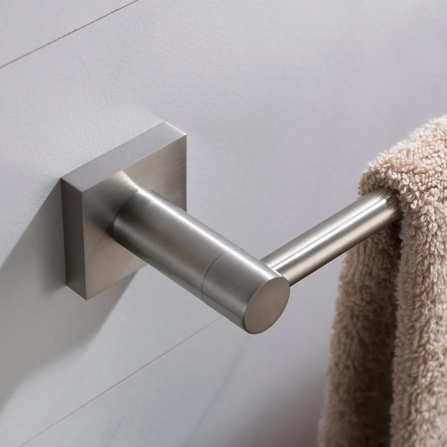 KRAUS Ventus Wall Mount Bathroom Towel Bar