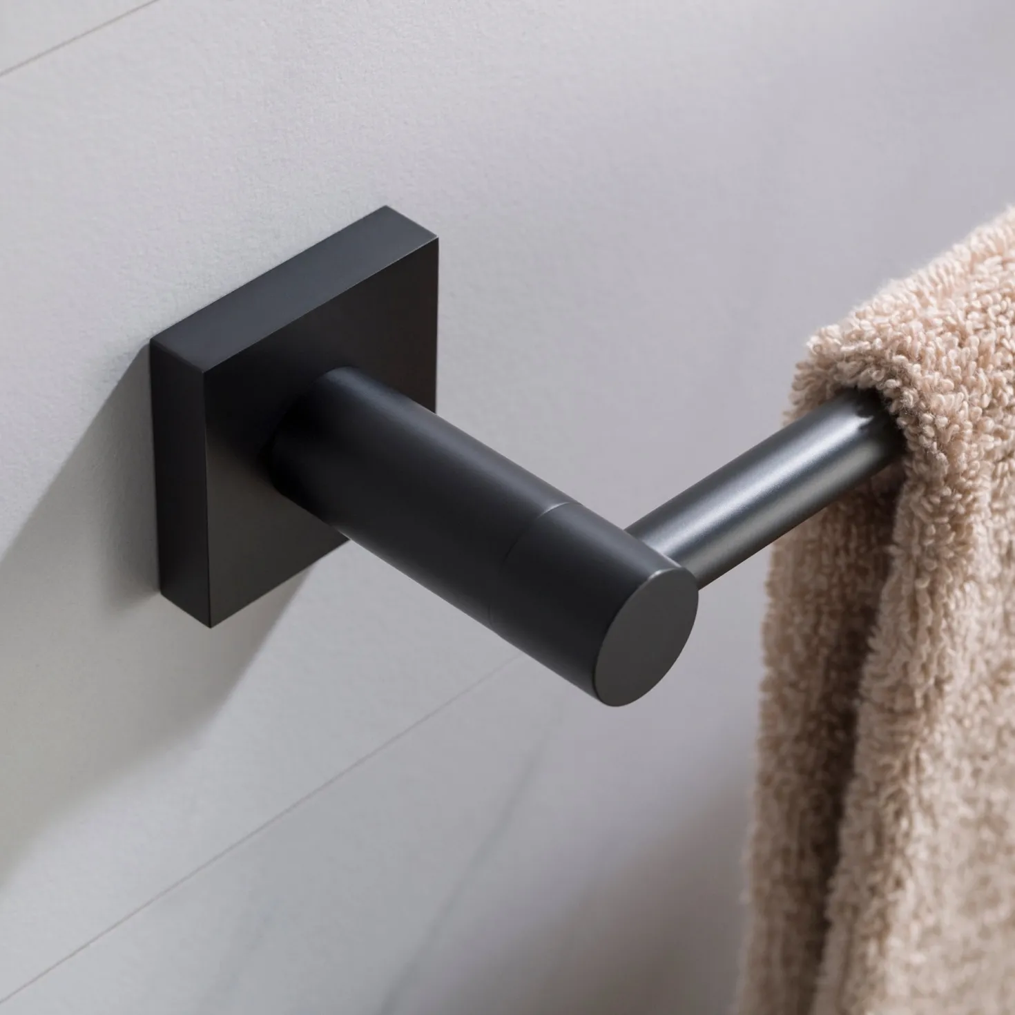 KRAUS Ventus Wall Mount Bathroom Towel Bar