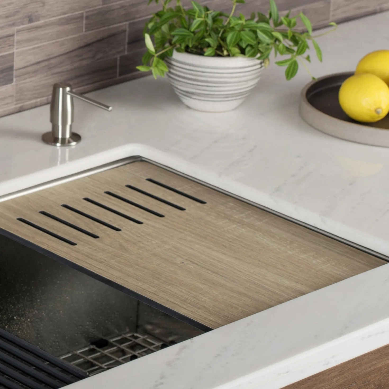 KRAUS Workstation Kitchen Sink Wood Grain Composite Cutting Board