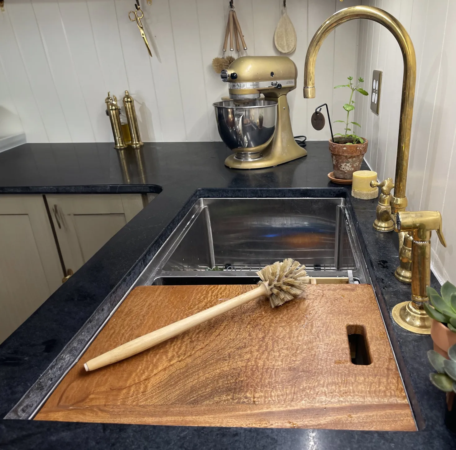 Nantucket Sinks SR-PS-3219-DE-16 Double Equal Workstation Small Radius Undermount Stainless Sink with Accessories