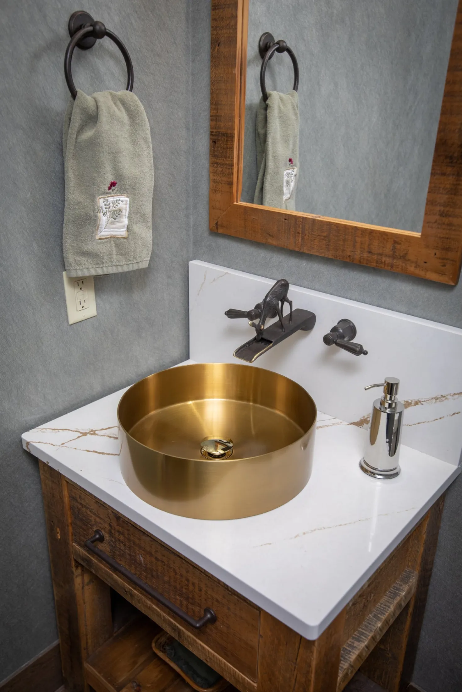15" Round Stainless Steel Bathroom Vessel Sink with Drain in Gold