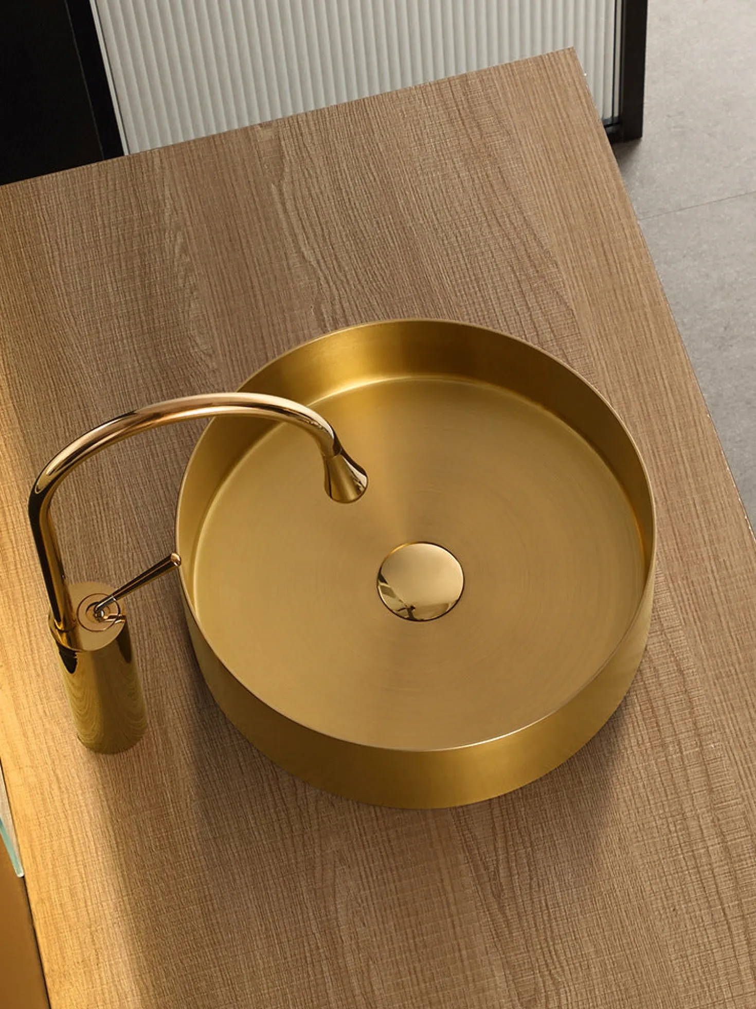 15" Round Stainless Steel Bathroom Vessel Sink with Drain in Gold
