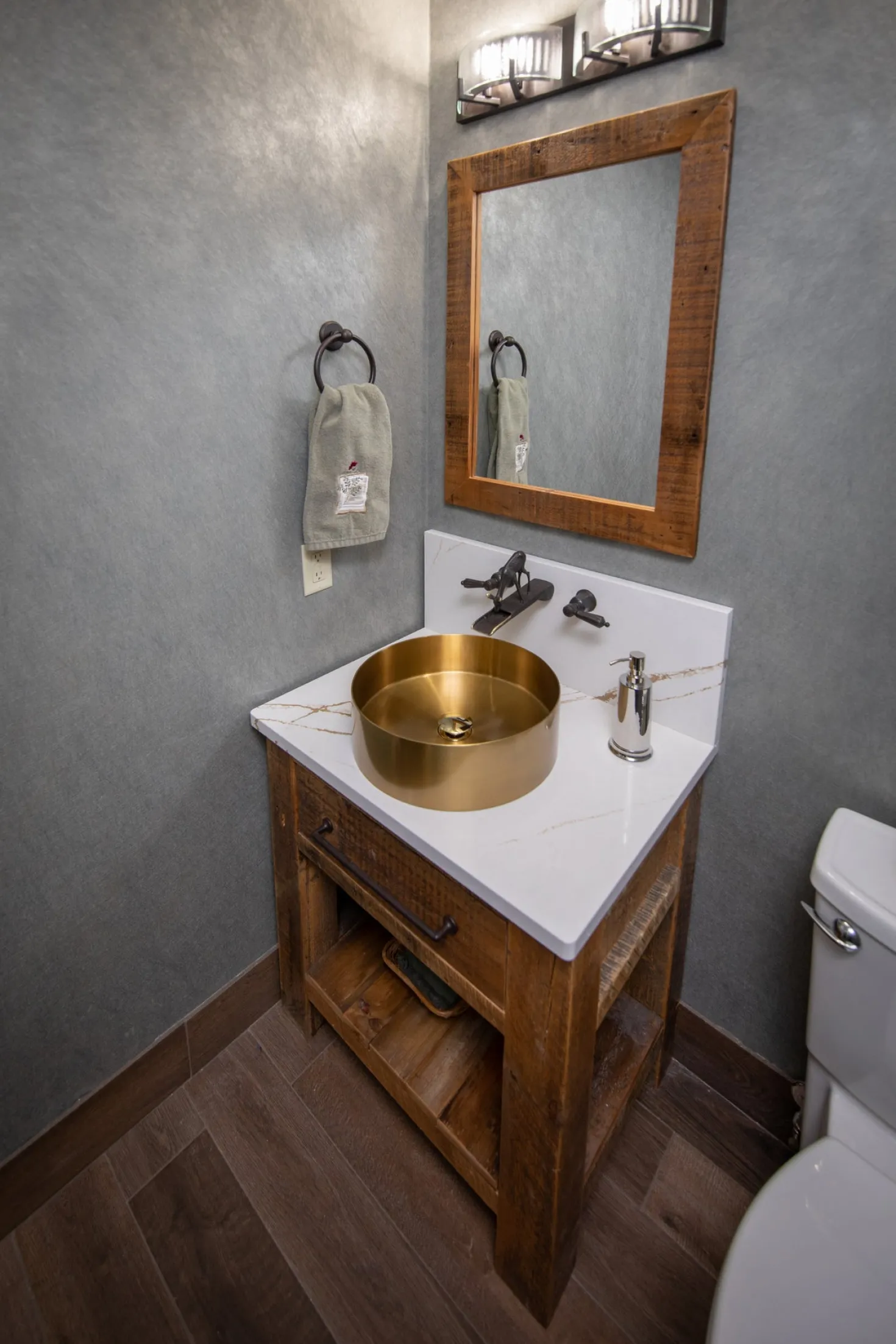 15" Round Stainless Steel Bathroom Vessel Sink with Drain in Gold