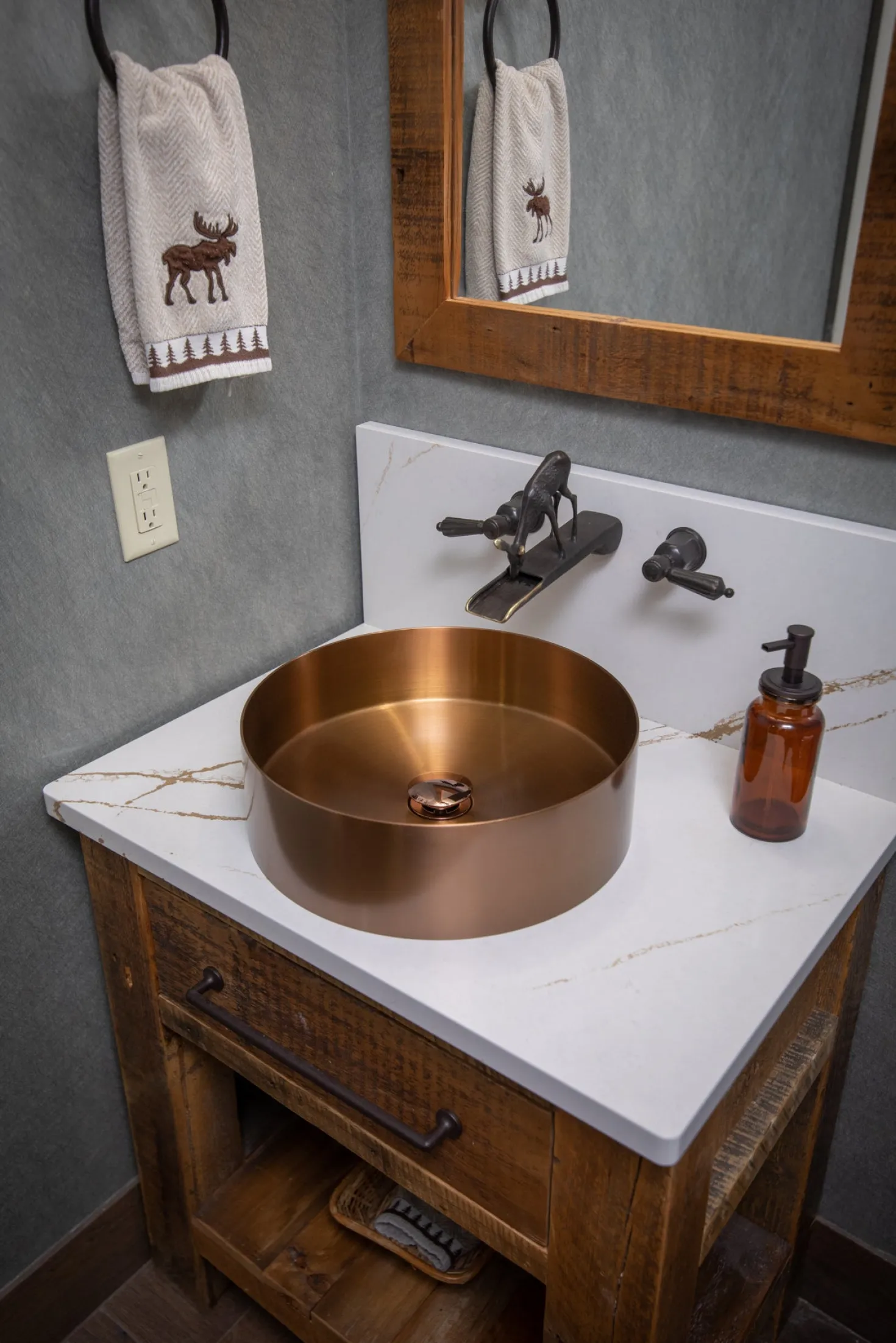 15" Round Stainless Steel Bathroom Vessel Sink with Drain in Rose Gold