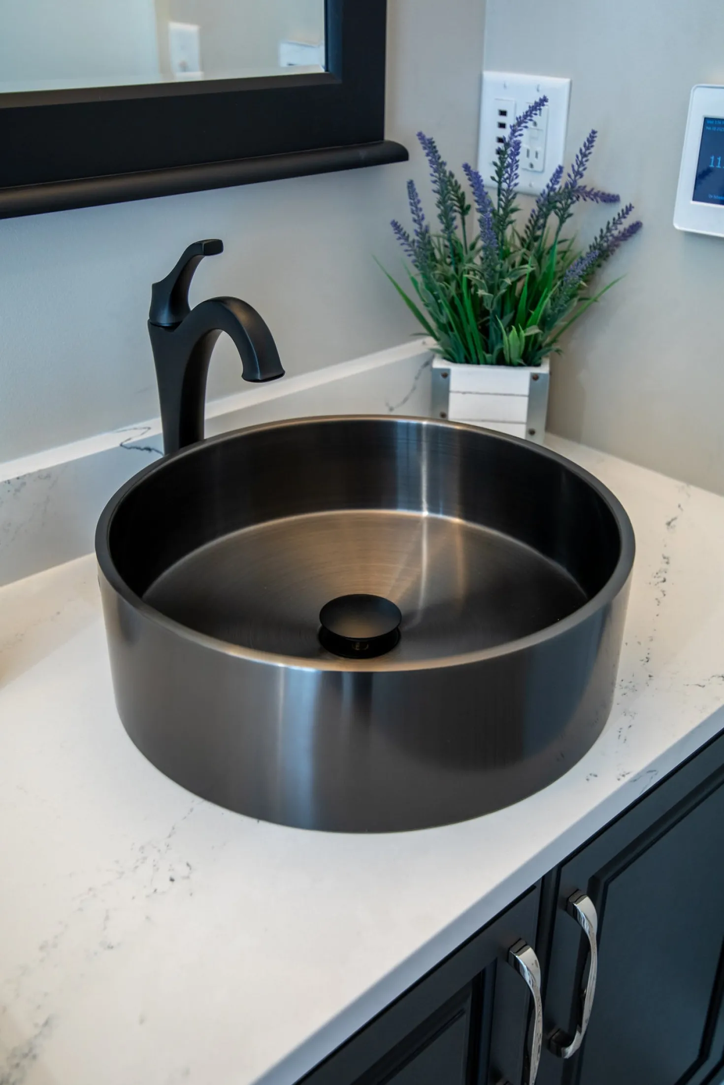 15 3/4" Round Thick Rim Stainless Steel Bathroom Vessel Sink with Drain in Black