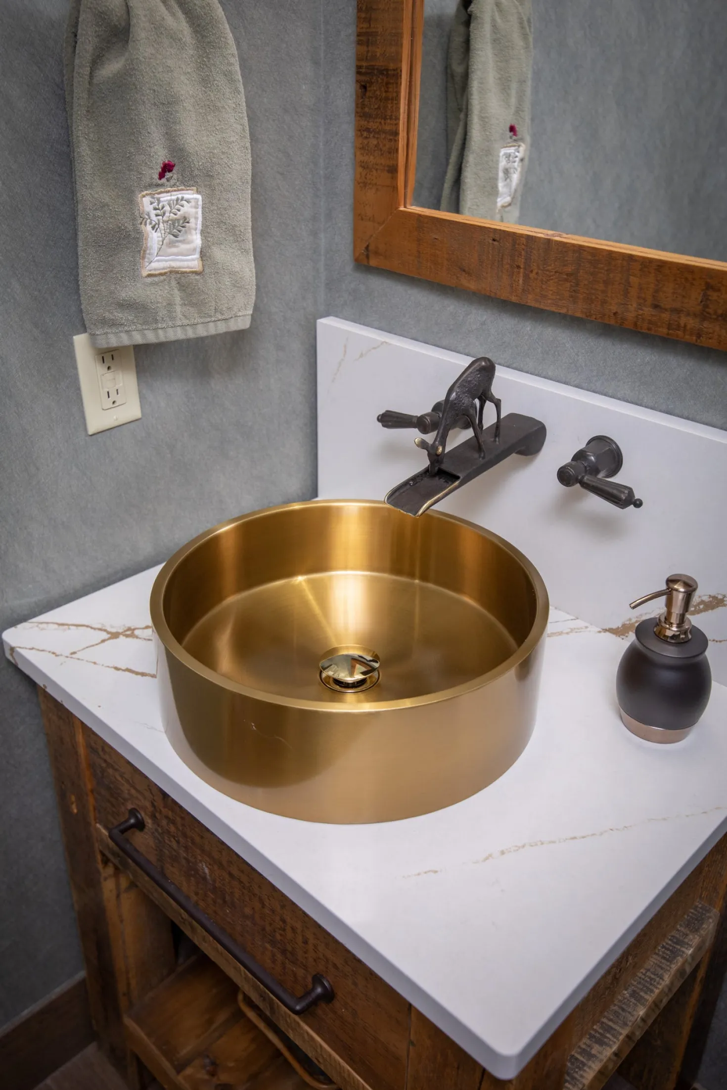 15 3/4" Round Thick Rim Stainless Steel Bathroom Vessel Sink with Drain in Gold