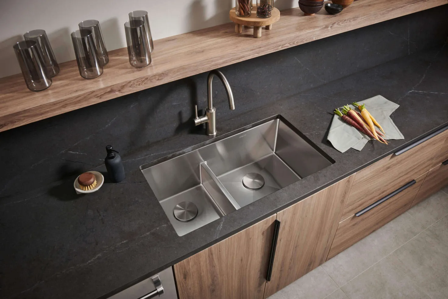 Ruvati 33" Low-Divide Undermount 40/60 Double Bowl Sink