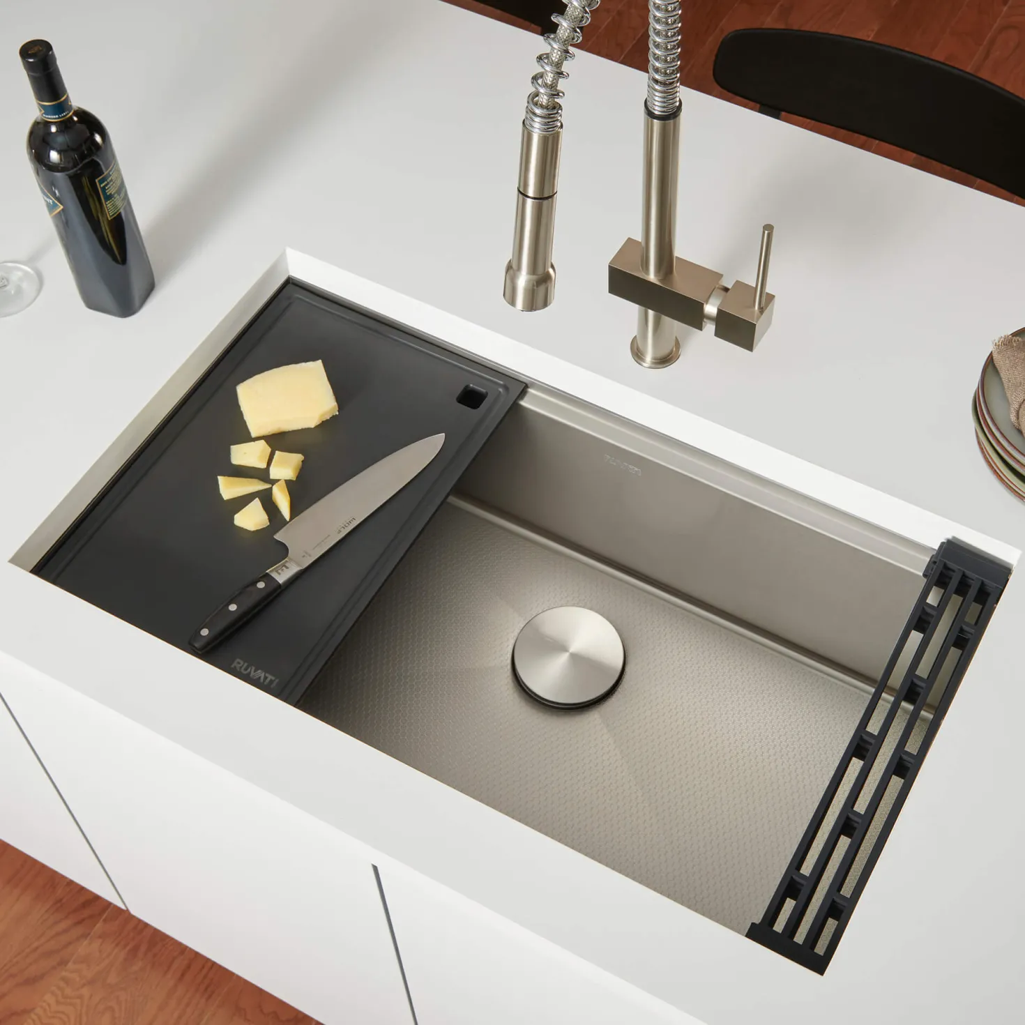 Ruvati 33" Workstation Scratch Resistant Hex Bottom Stainless Steel Kitchen Sink