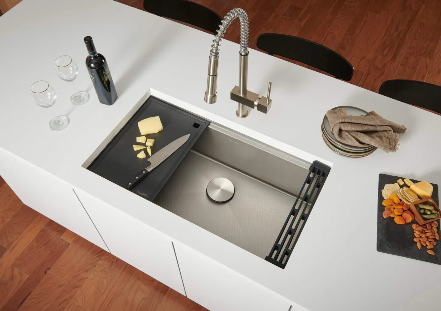 Ruvati 30" Workstation Scratch Resistant Hex Bottom Stainless Steel Kitchen Sink